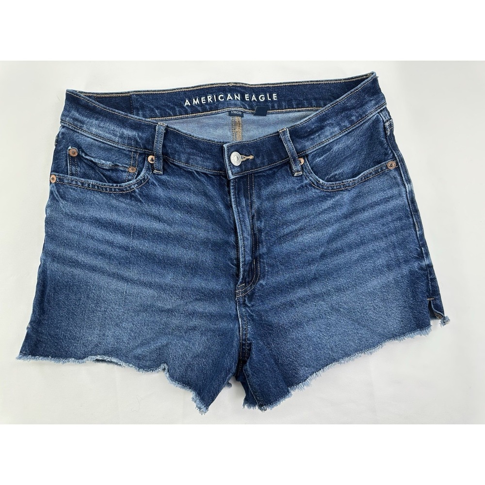 American Eagle Women's Size 8 Strigid Relaxed Fit Medium Wash Jean Shorts
